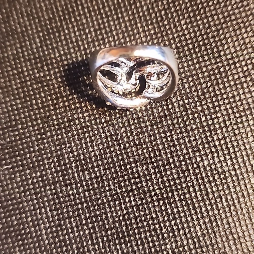 Elegant Silver Toned Women's Ring..size 6 1/2 - Picture 3 of 4